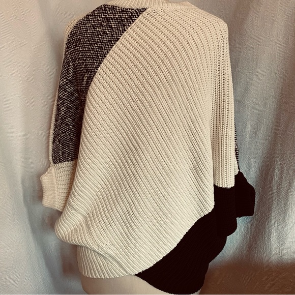 Maje M/L  cape/cocoon/ poncho sweater black/off white - Picture 3 of 7
